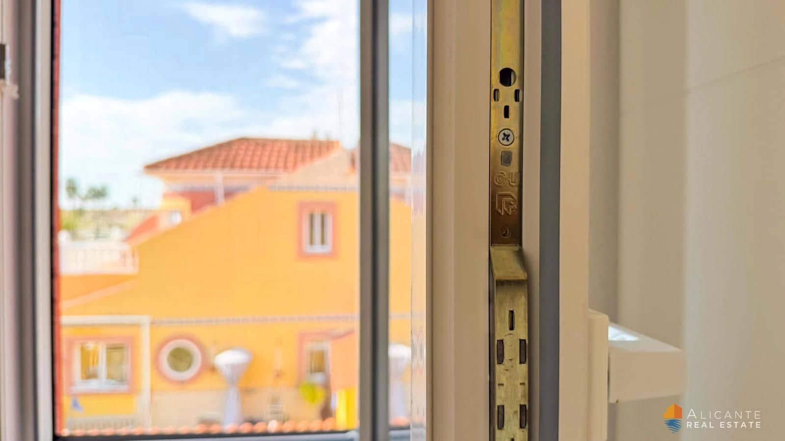 2 Zimmer Haus zu verkaufen in La Zenia mit Pool Garage - 219.900 € (Ref: 9671175)