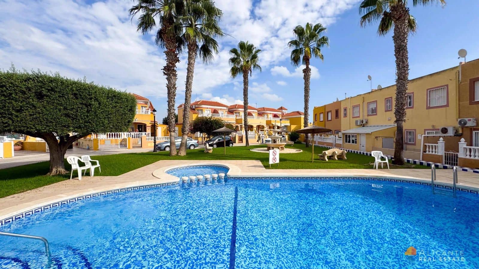 2 Zimmer Haus zu verkaufen in La Zenia mit Pool Garage - 219.900 € (Ref: 9671175)