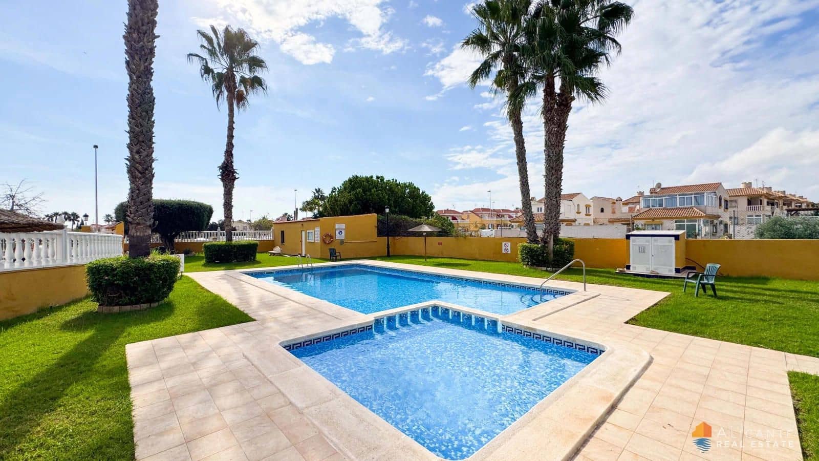 2 Zimmer Haus zu verkaufen in La Zenia mit Pool Garage - 219.900 € (Ref: 9671175)