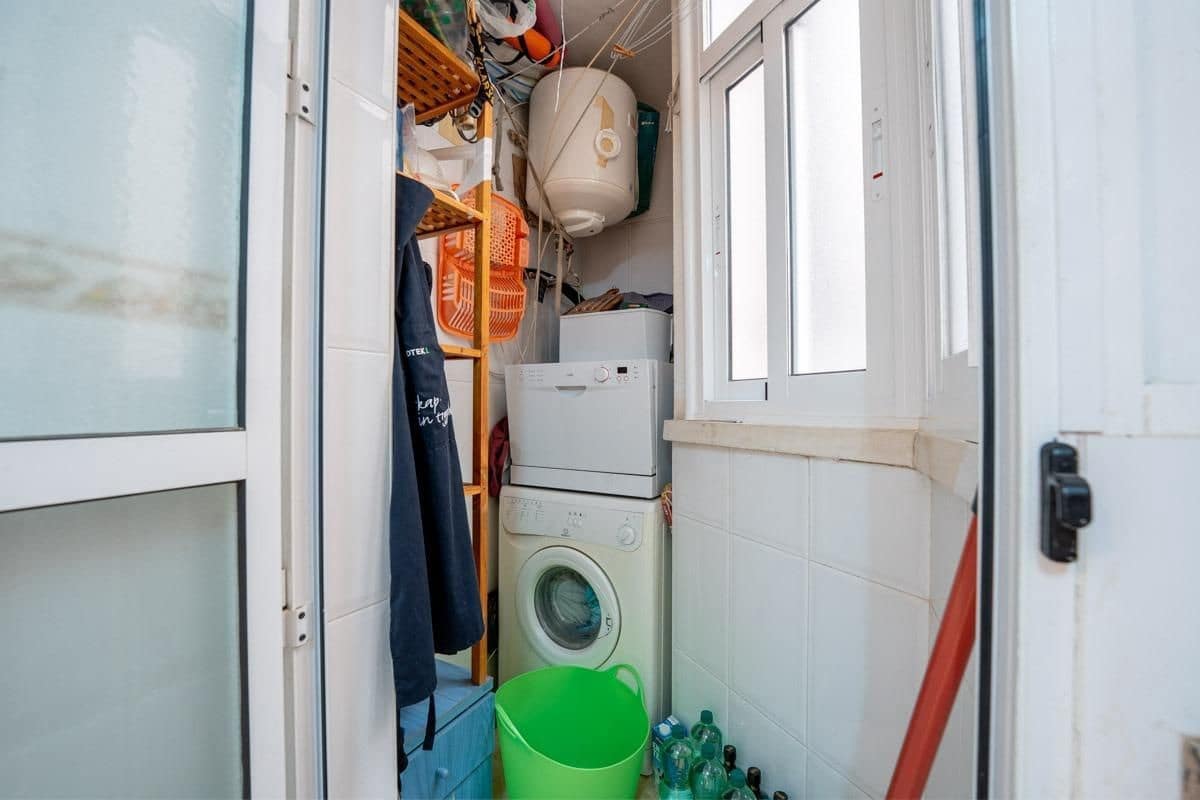 2 makuuhuone Asunto myytävänä paikassa Torrevieja mukana 
autotalli - 129 900 € (Ref: 9671178)