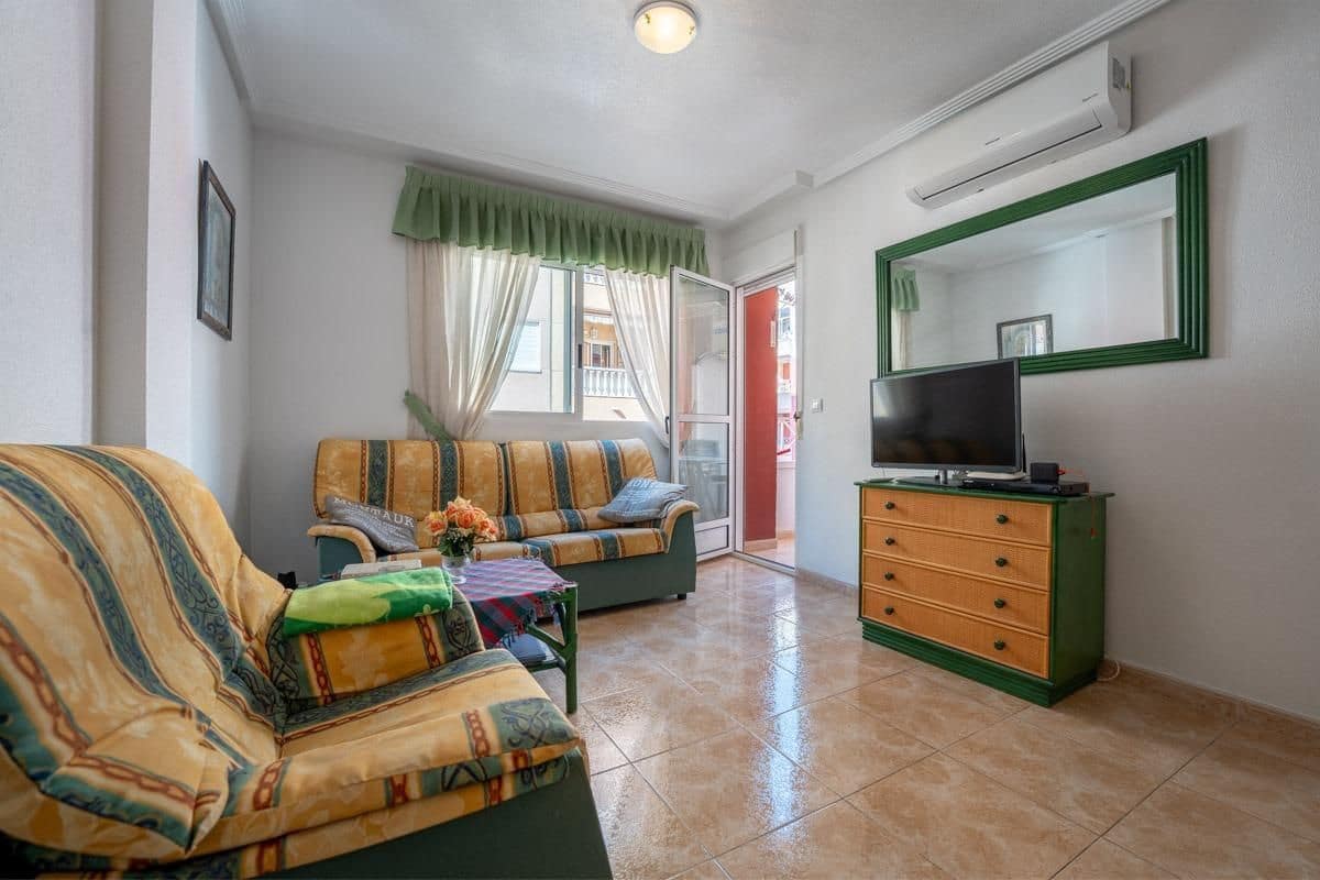 2 makuuhuone Asunto myytävänä paikassa Torrevieja mukana 
autotalli - 129 900 € (Ref: 9671178)