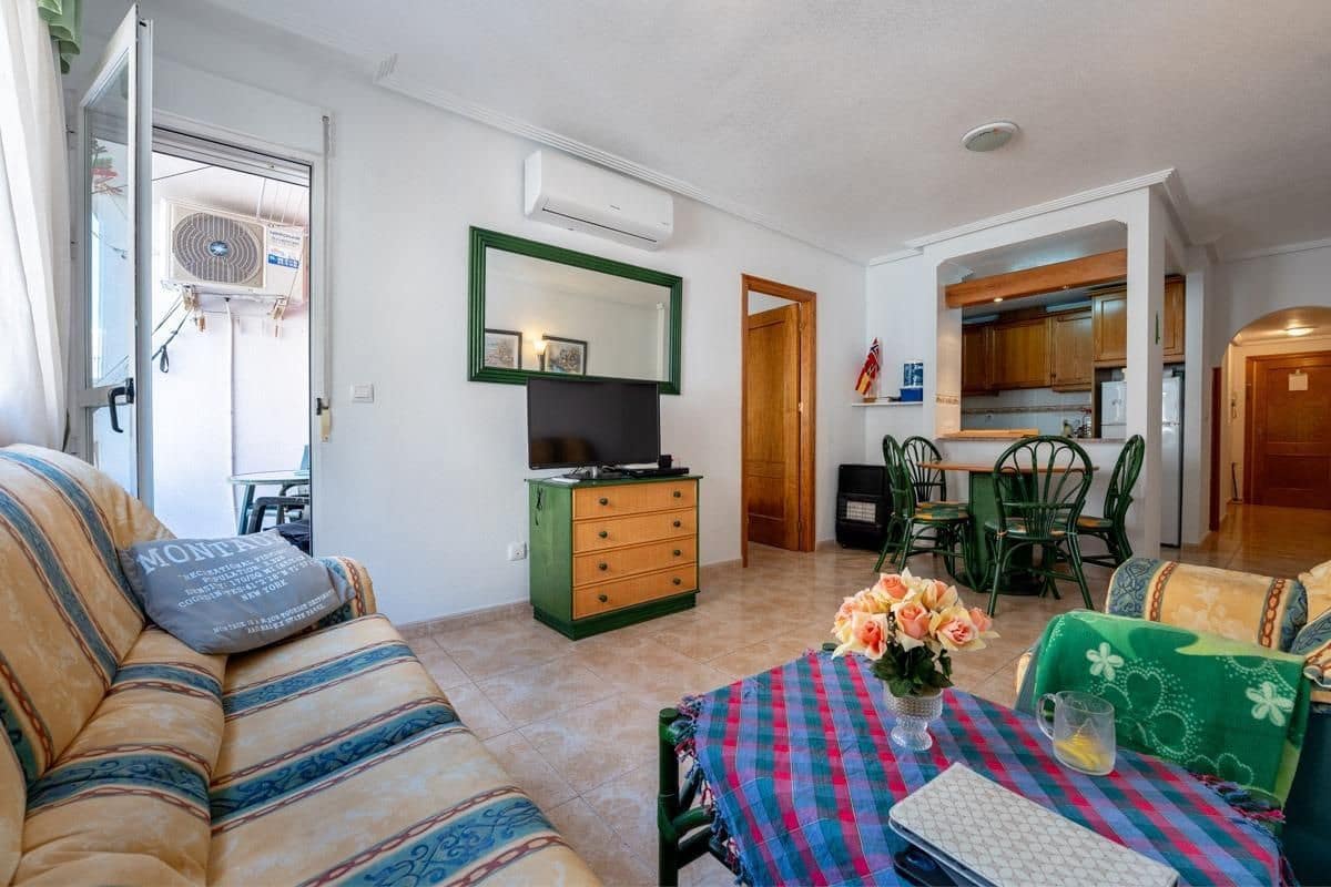 2 makuuhuone Asunto myytävänä paikassa Torrevieja mukana 
autotalli - 129 900 € (Ref: 9671178)