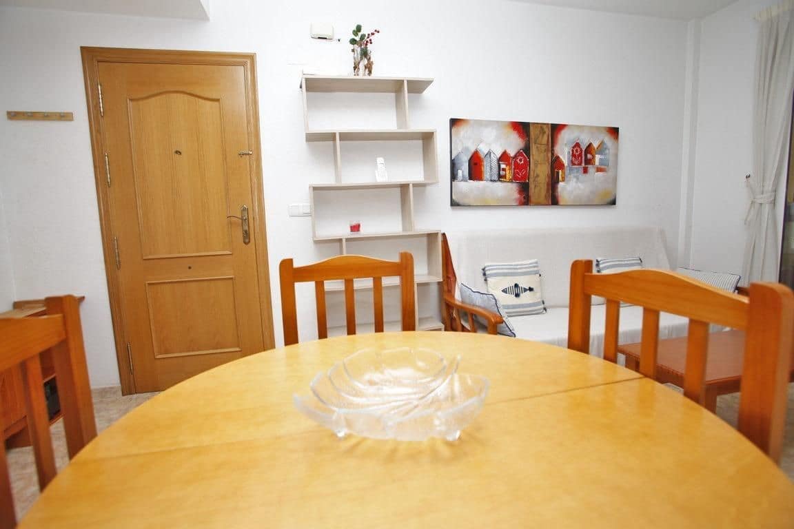 Piso de 2 habitaciones en Torrevieja en venta - 130.000 € (Ref: 9671180)