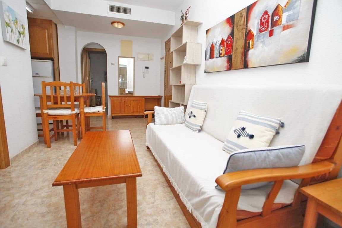 Piso de 2 habitaciones en Torrevieja en venta - 130.000 € (Ref: 9671180)
