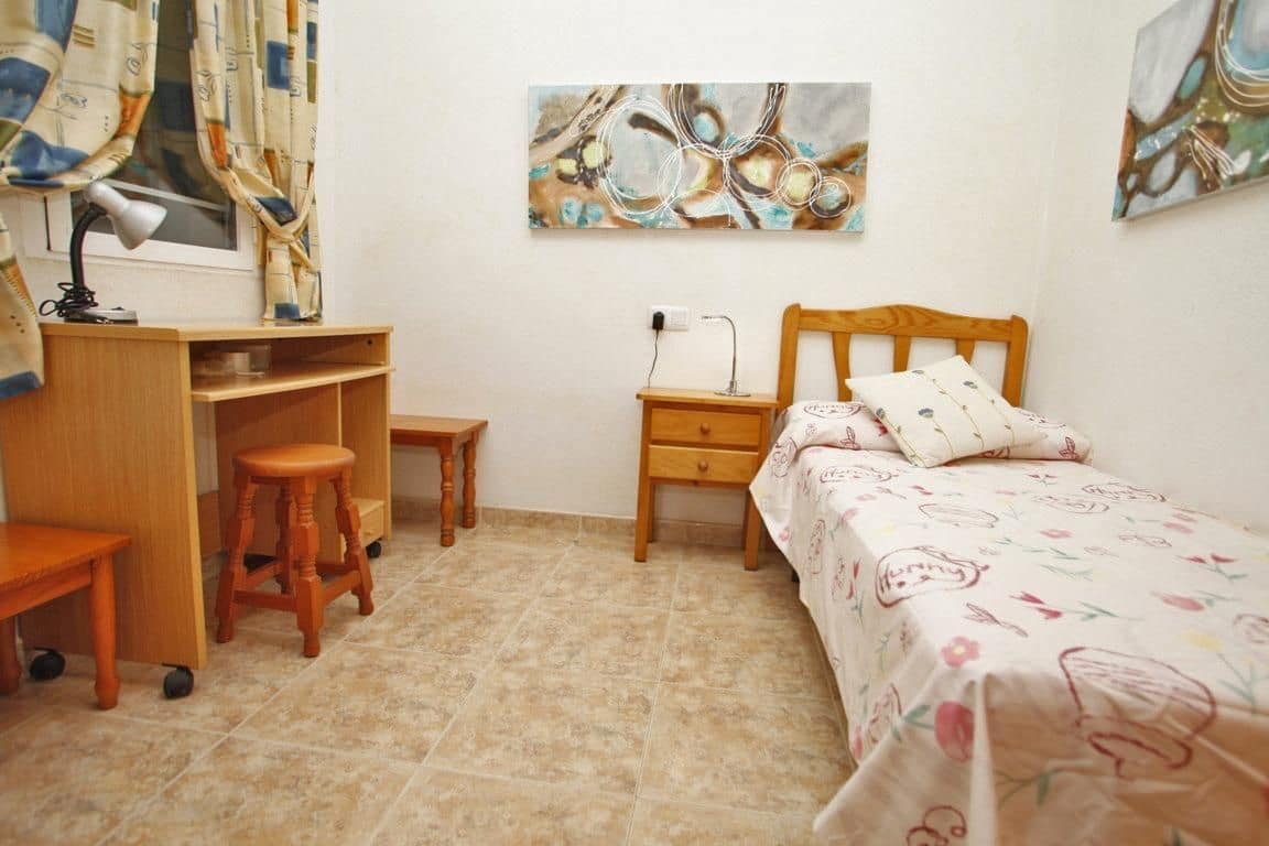 Piso de 2 habitaciones en Torrevieja en venta - 130.000 € (Ref: 9671180)