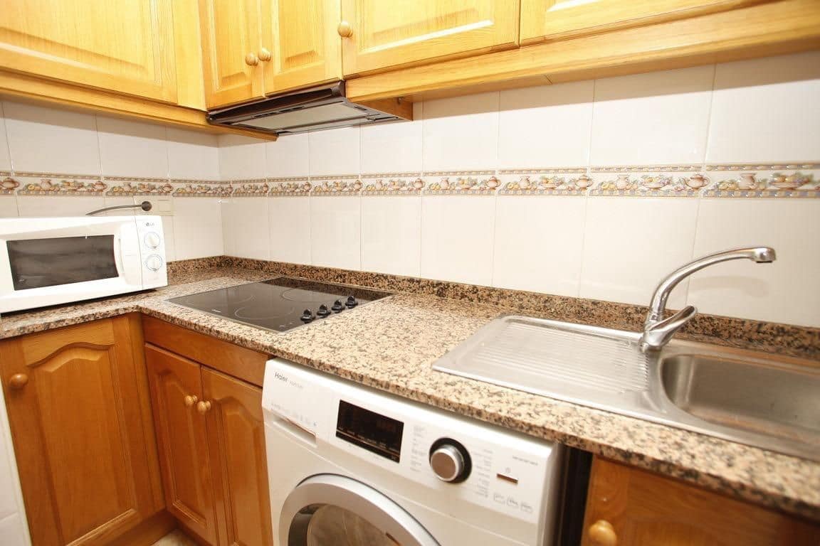 Piso de 2 habitaciones en Torrevieja en venta - 130.000 € (Ref: 9671180)