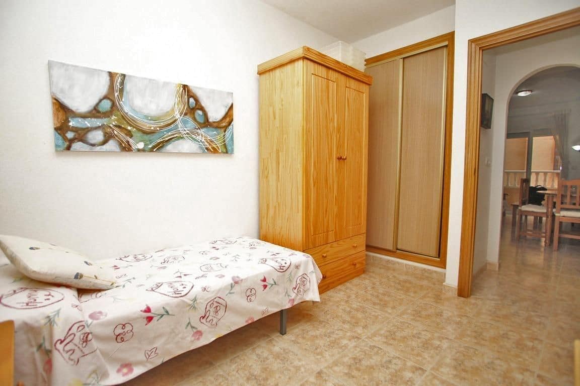 Piso de 2 habitaciones en Torrevieja en venta - 130.000 € (Ref: 9671180)