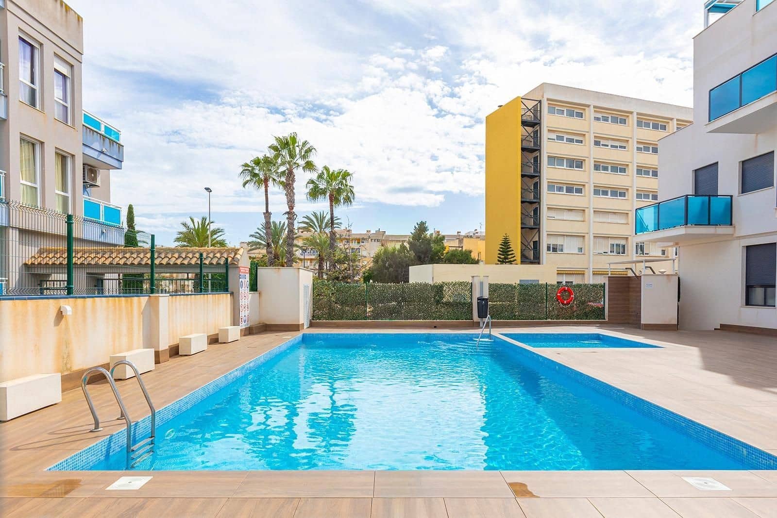 2 bedroom Flat for sale in Torrevieja with pool - € 139,900 (Ref: 9671181)