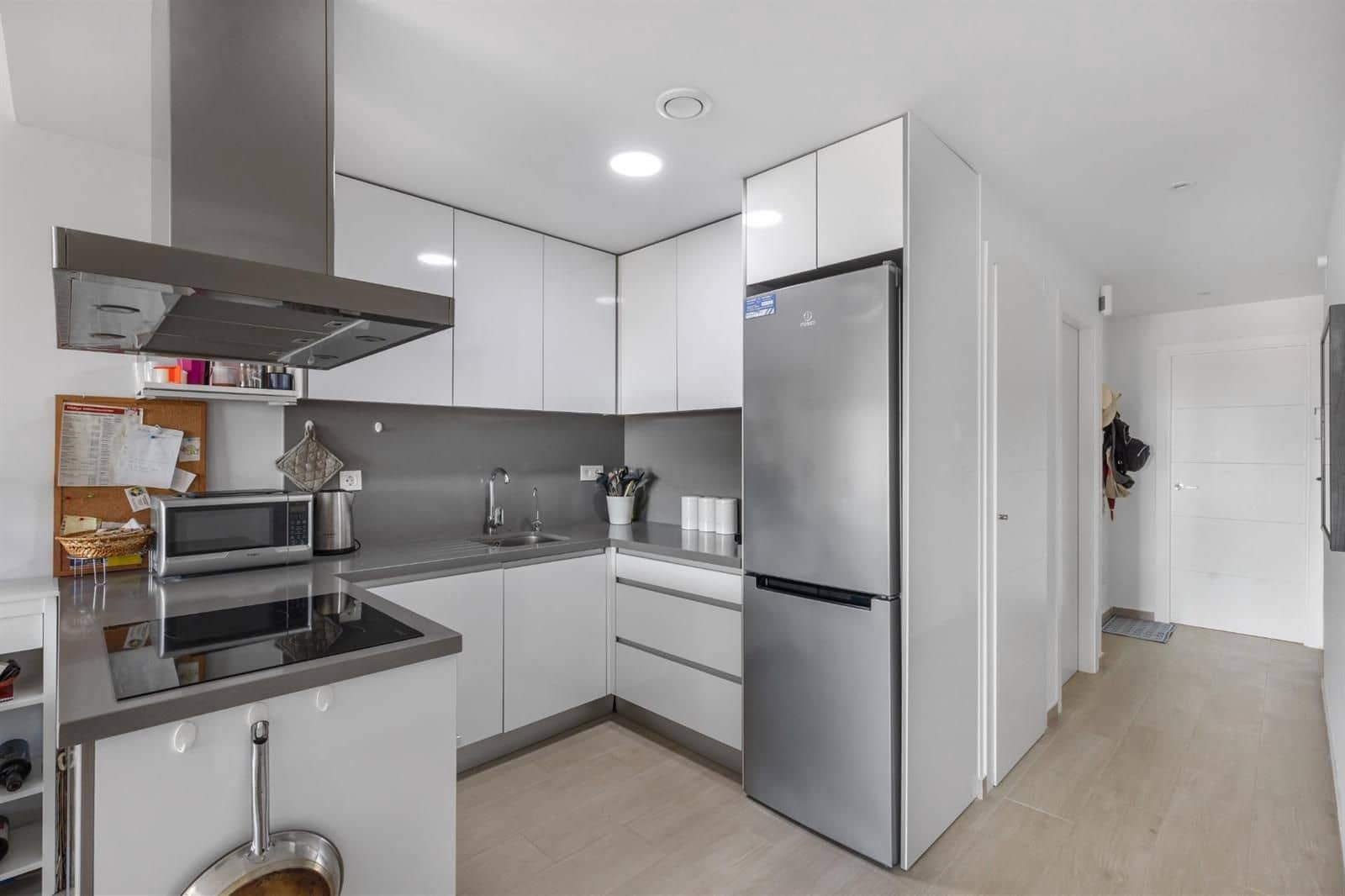 3 bedroom Flat for sale in Torrevieja with pool garage - € 299,900 (Ref: 9671182)