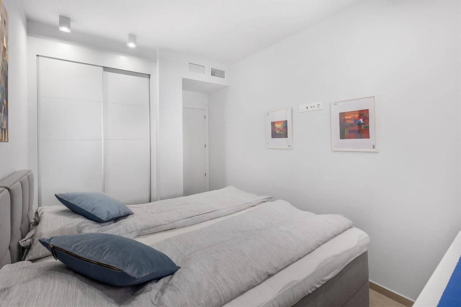 3 bedroom Flat for sale in Torrevieja with pool garage - € 299,900 (Ref: 9671182)