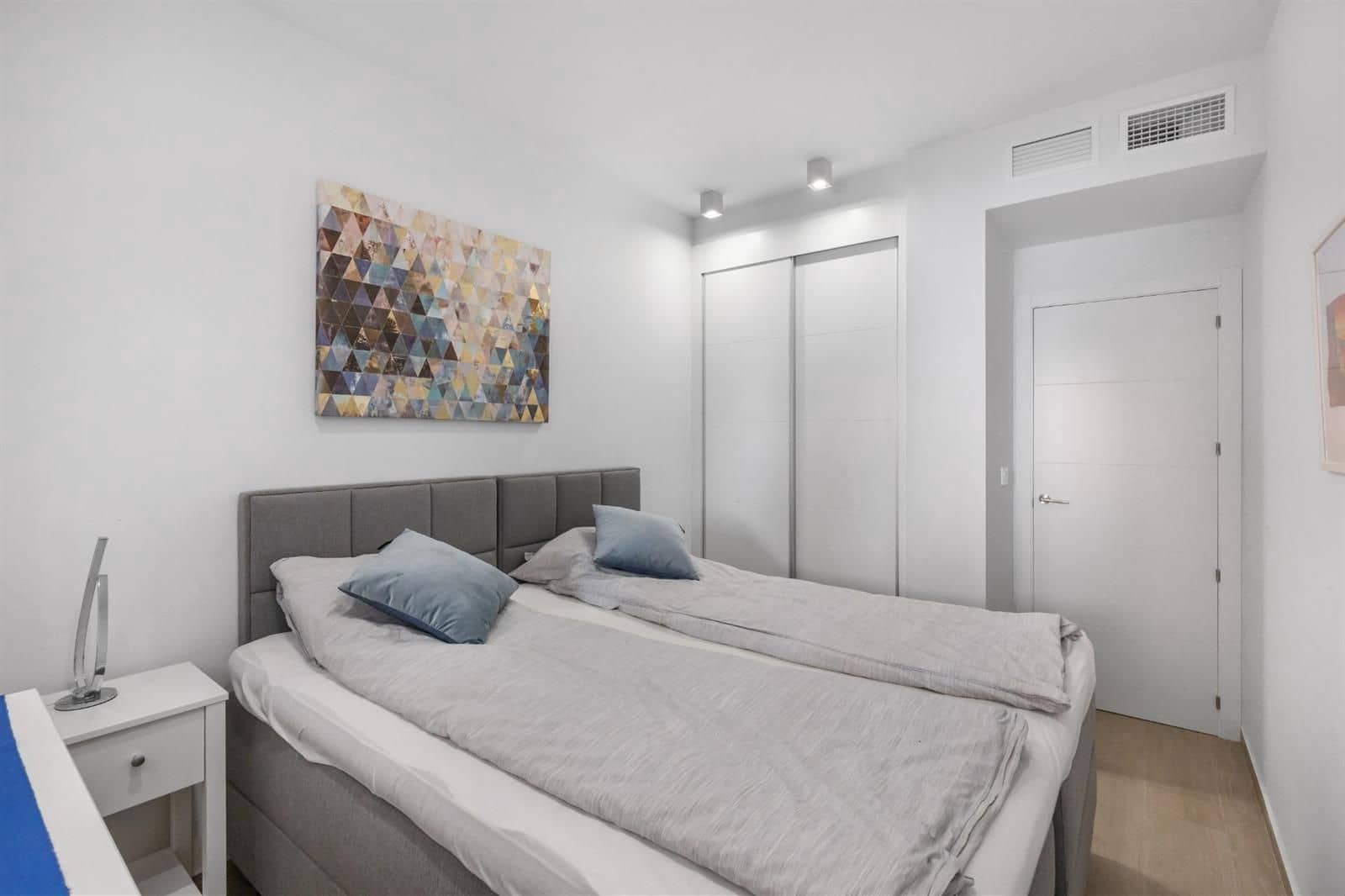 3 bedroom Flat for sale in Torrevieja with pool garage - € 299,900 (Ref: 9671182)