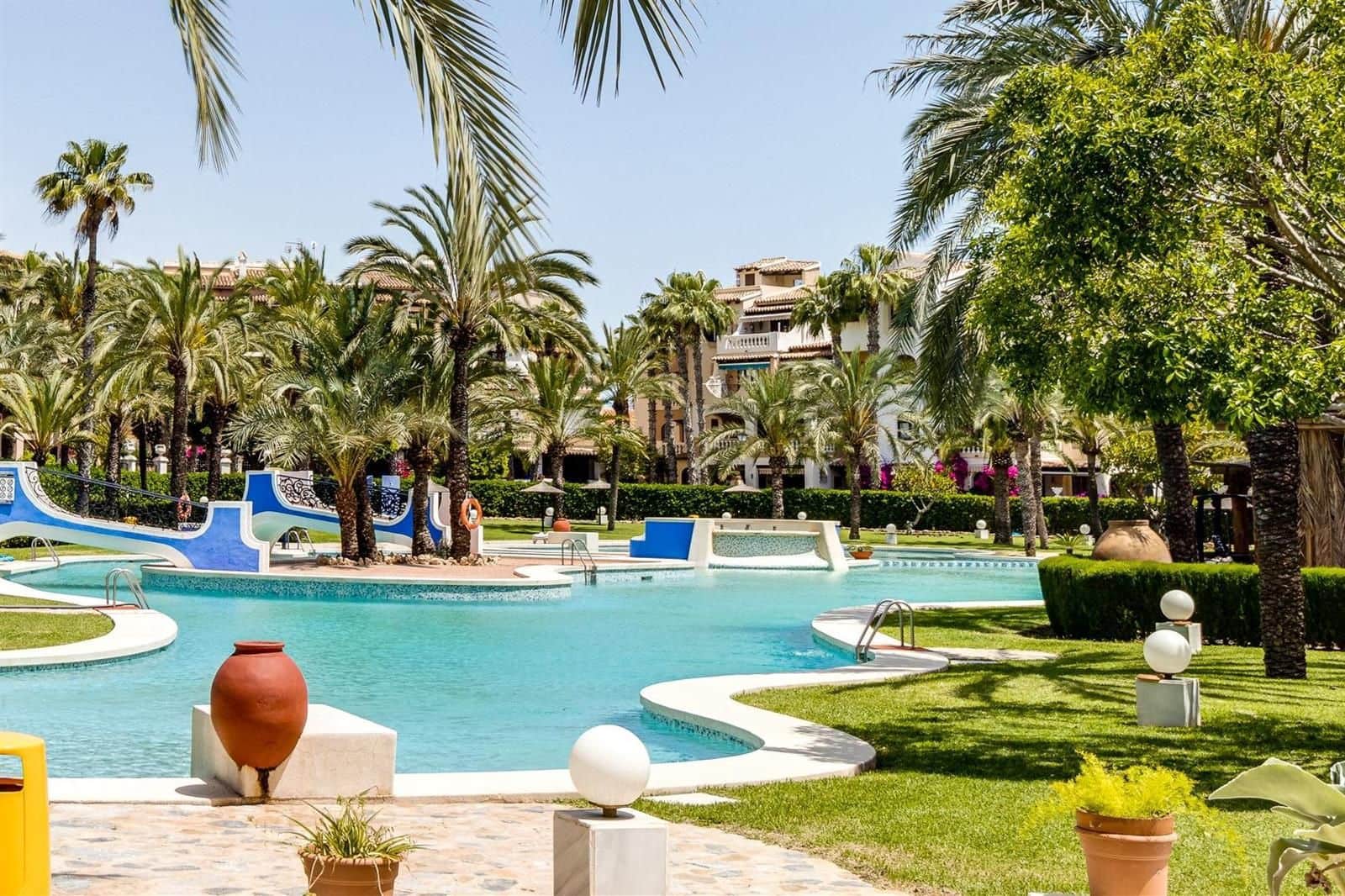 2 slaapkamer Flat te koop in Torrevieja met zwembad garage - € 310.000 (Ref: 9674797)