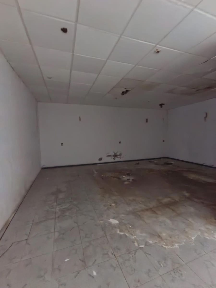 Commercial for sale in Torrevieja - € 100,000 (Ref: 9694524)