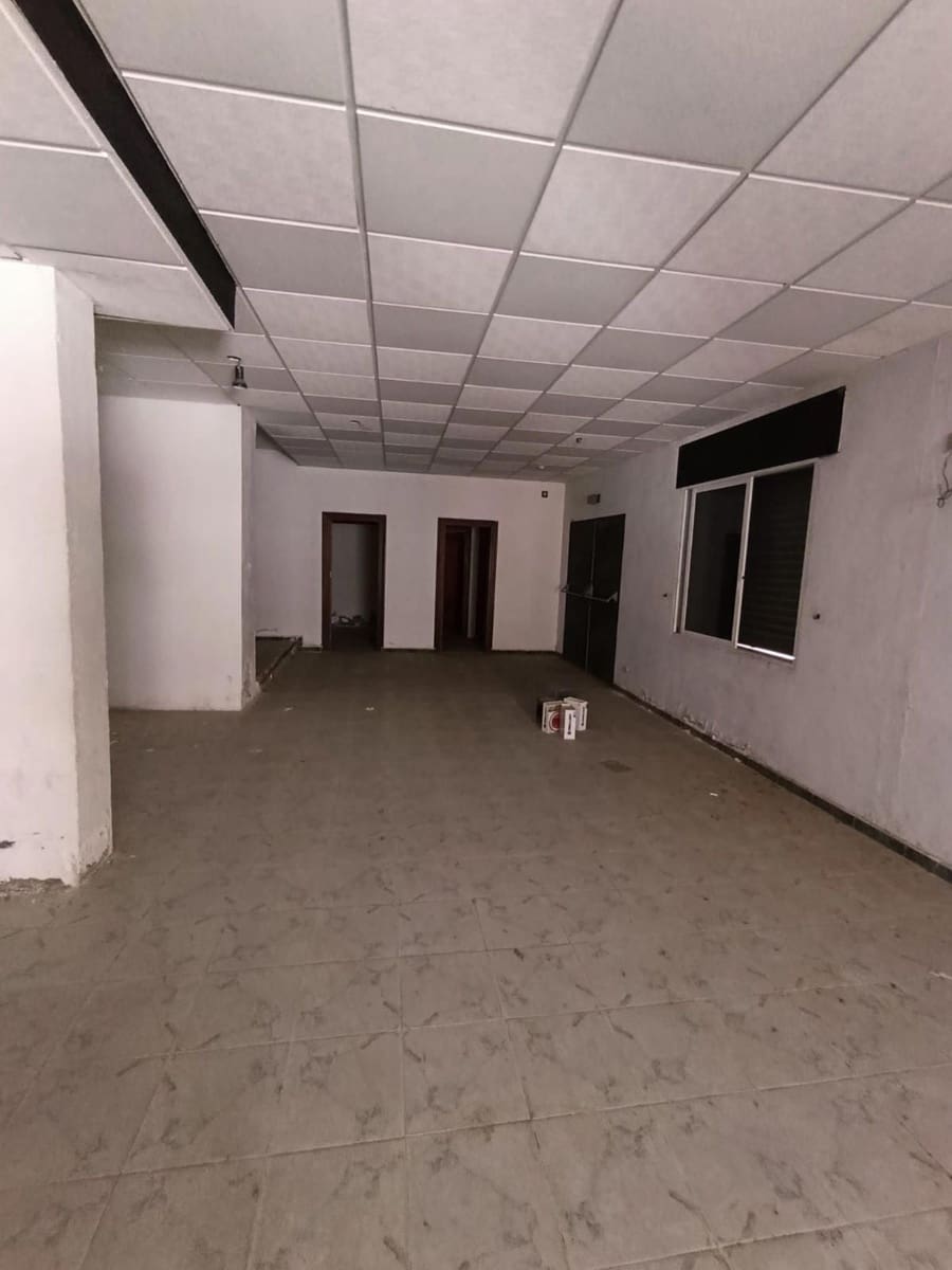 Commercial for sale in Torrevieja - € 100,000 (Ref: 9694524)