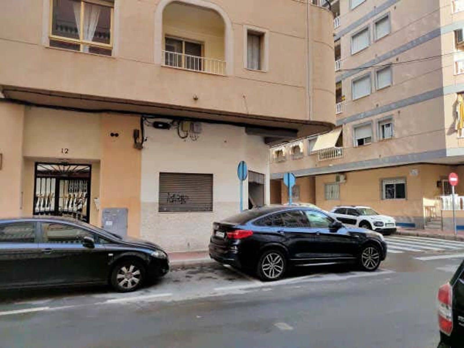 Commercial for sale in Torrevieja - € 100,000 (Ref: 9694524)