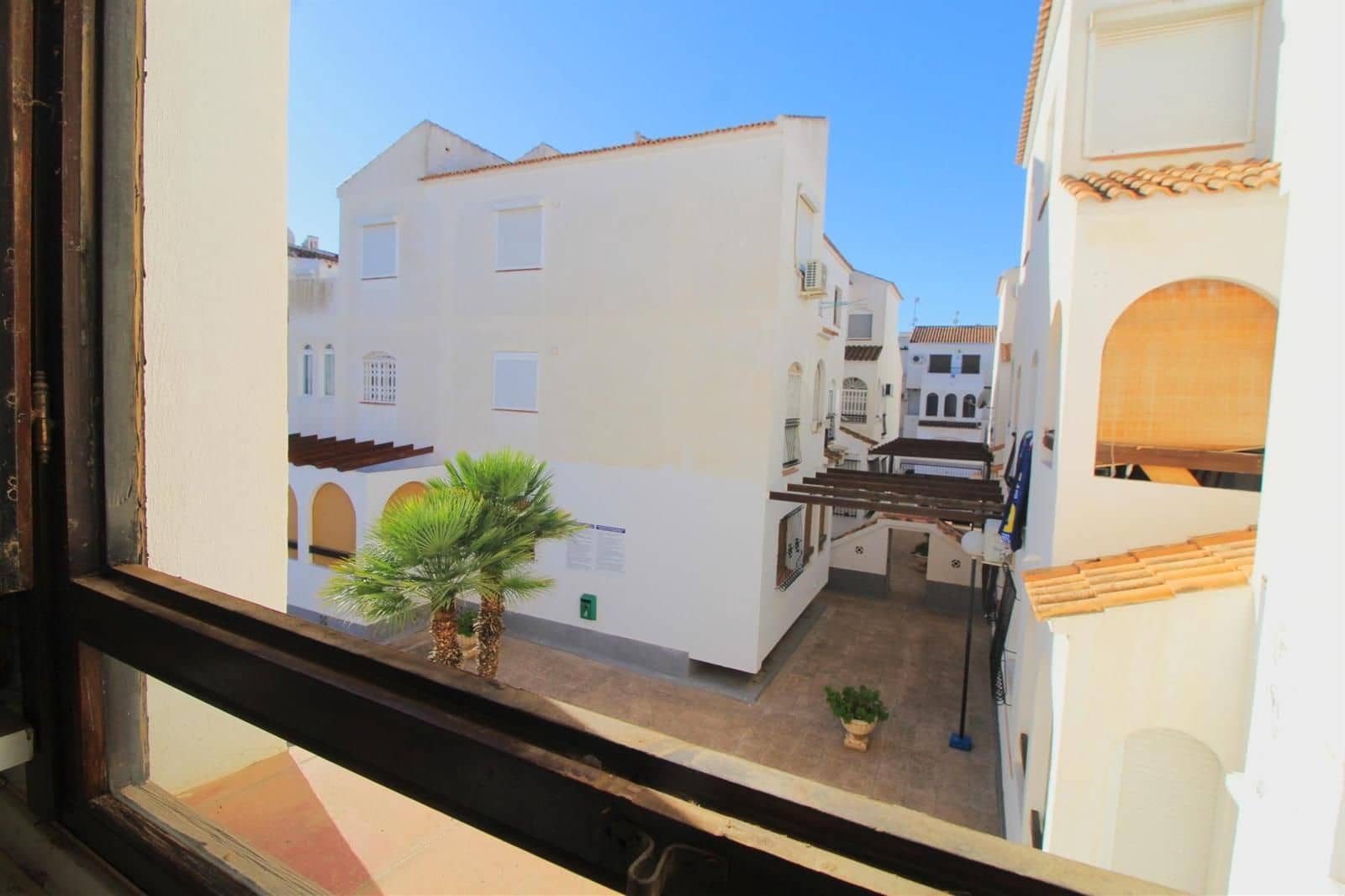 Flat for sale in Torrevieja with pool - € 98,000 (Ref: 9699308)