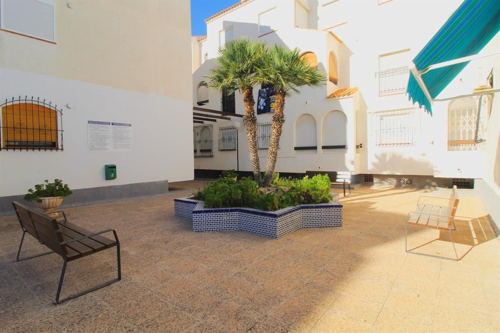 Flat for sale in Torrevieja with pool - € 98,000 (Ref: 9699308)