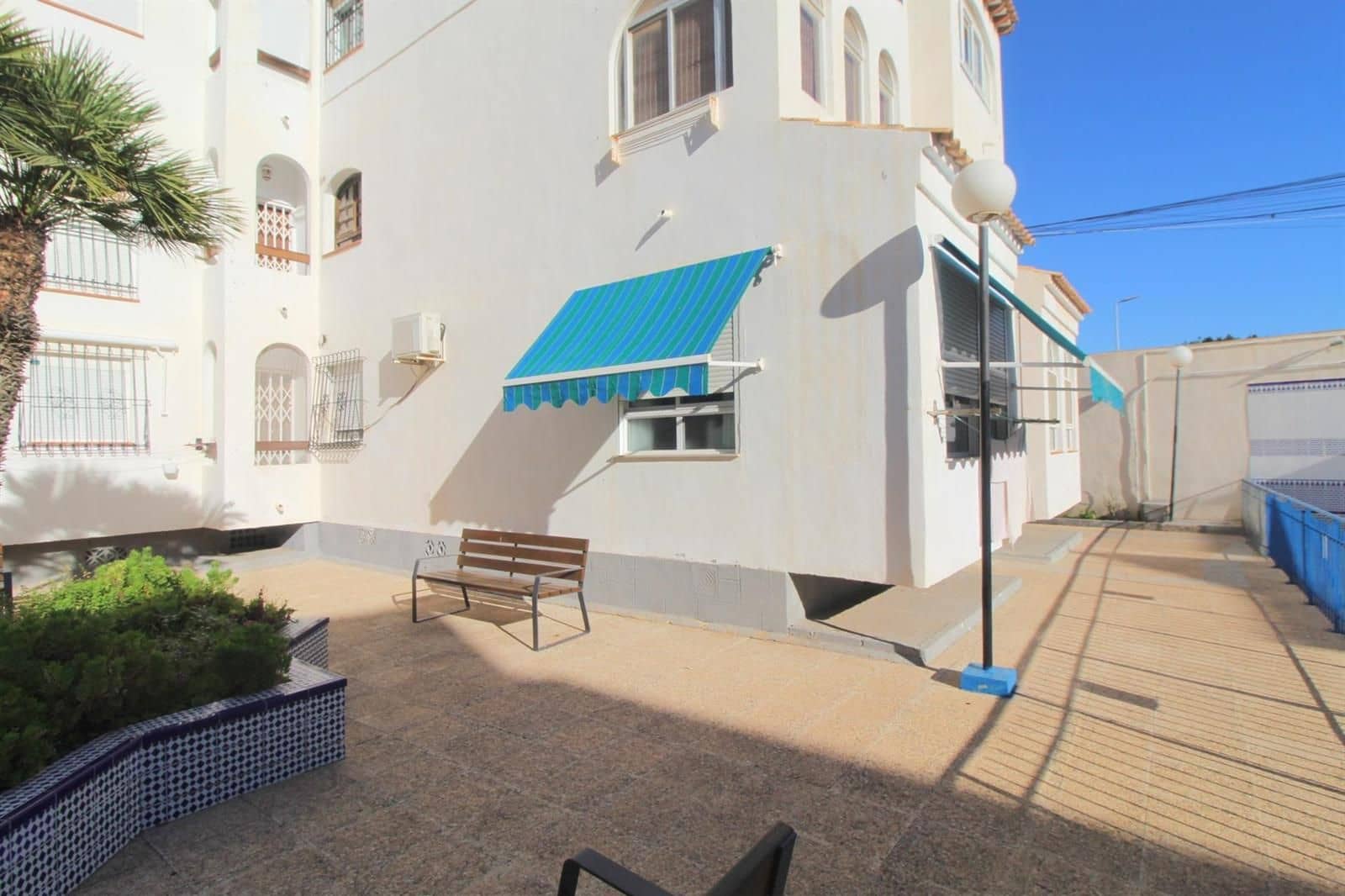 Flat for sale in Torrevieja with pool - € 98,000 (Ref: 9699308)