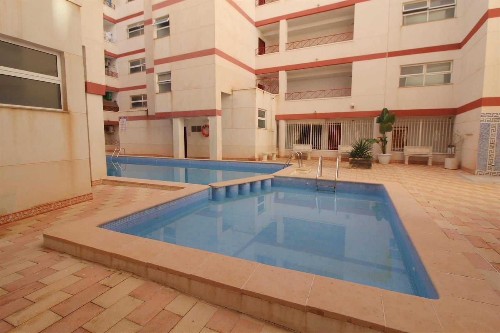 1 chambre Appartement à vendre à Torrevieja avec piscine - 105 000 € (Ref: 9716556)