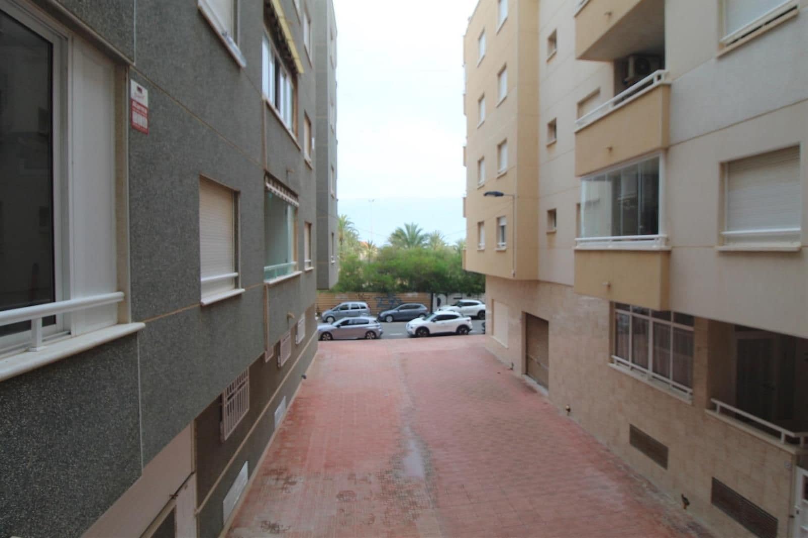 2 bedroom Flat for sale in Torrevieja with garage - € 155,000 (Ref: 9723576)