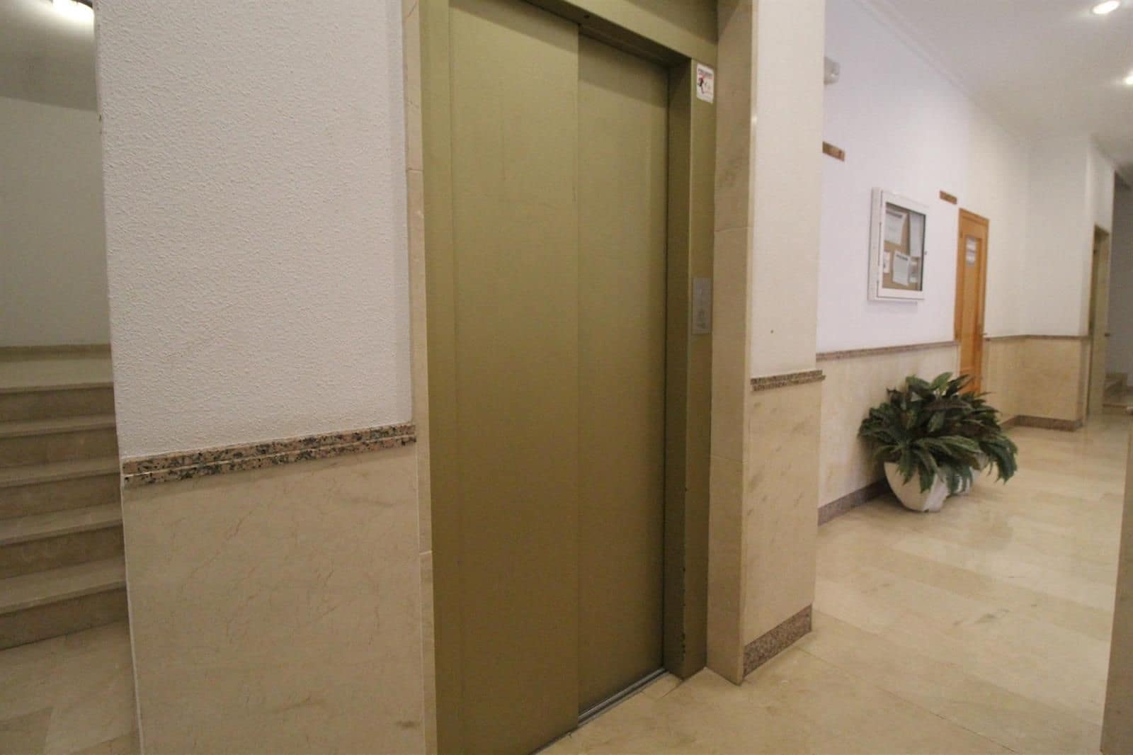 2 bedroom Flat for sale in Torrevieja with garage - € 155,000 (Ref: 9723576)