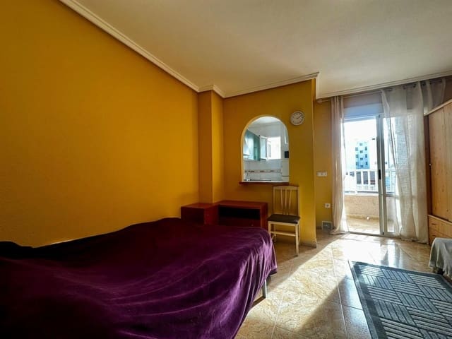 Piso en El Molino, Torrevieja en venta con piscina - 85.900 € (Ref: 9730529)