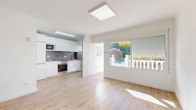 Chalet de 2 habitaciones en Villamartin, Orihuela en venta - 225.000 € (Ref: 9733442)