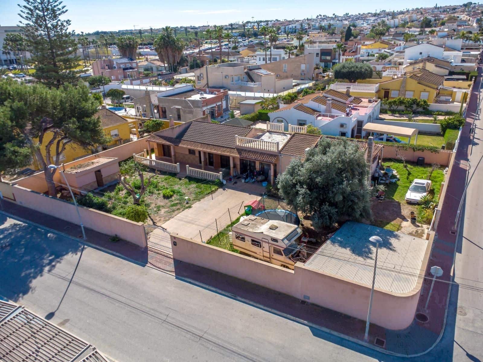 5 soverom Villa til salgs i Torrevieja med garasje - € 519 000 (Ref: 9737235)