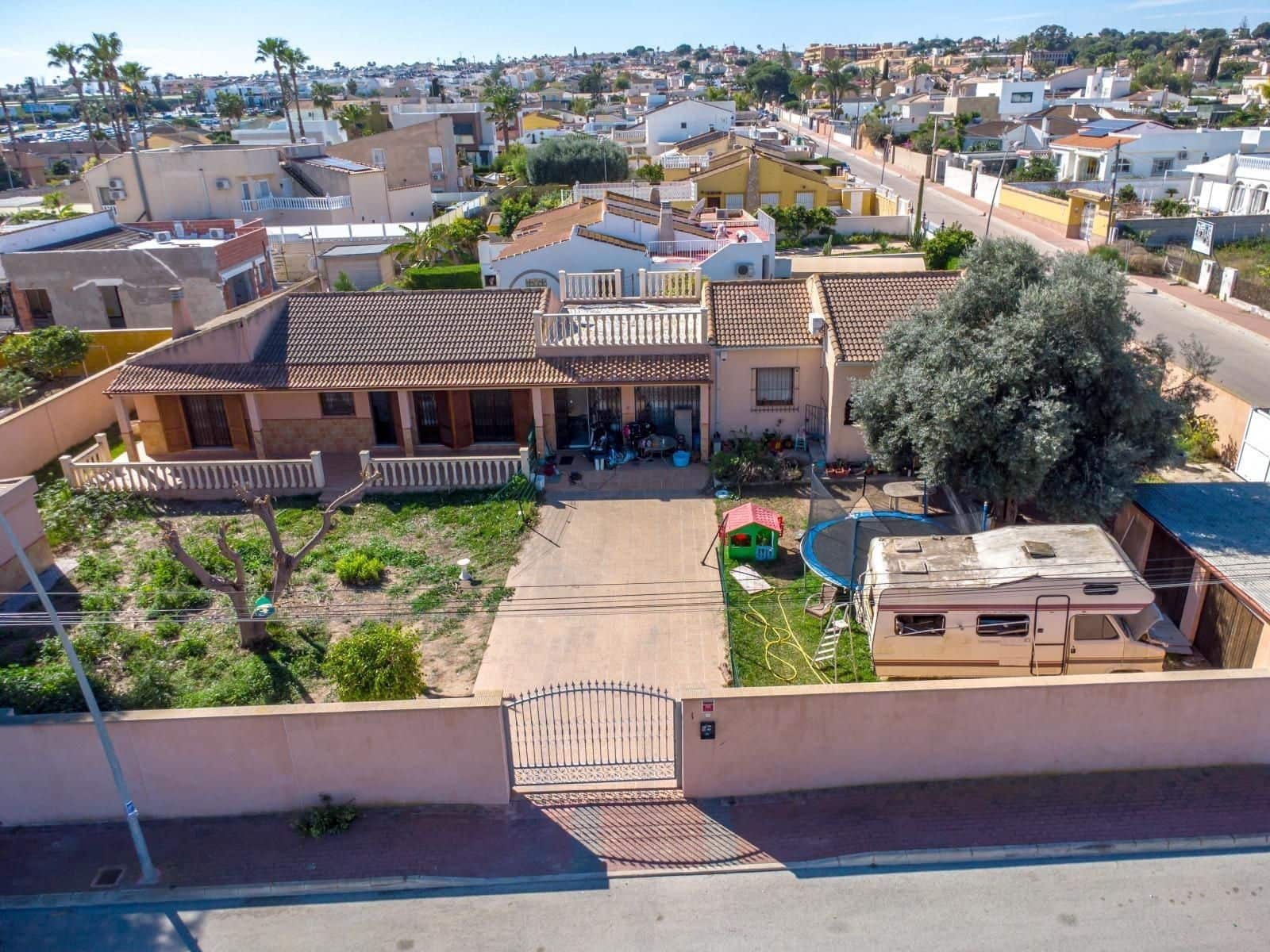 5 soverom Villa til salgs i Torrevieja med garasje - € 519 000 (Ref: 9737235)