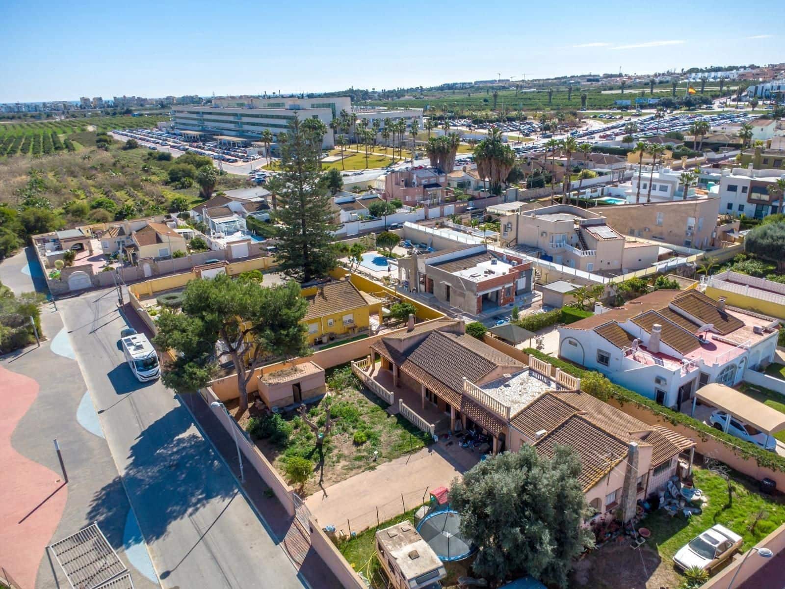 5 soverom Villa til salgs i Torrevieja med garasje - € 519 000 (Ref: 9737235)