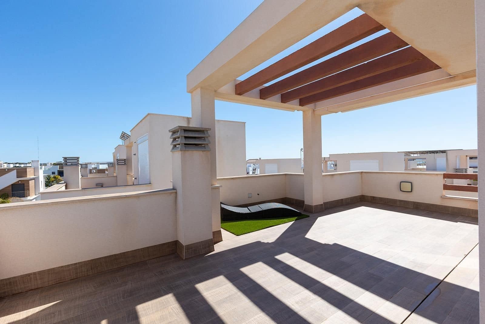 3 slaapkamer Villa te koop in Pueblo Bravo met zwembad - € 470.000 (Ref: 9748259)