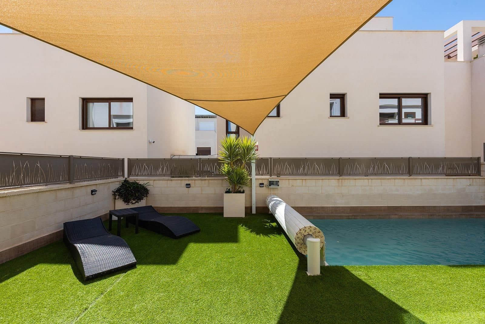 3 slaapkamer Villa te koop in Pueblo Bravo met zwembad - € 470.000 (Ref: 9748259)