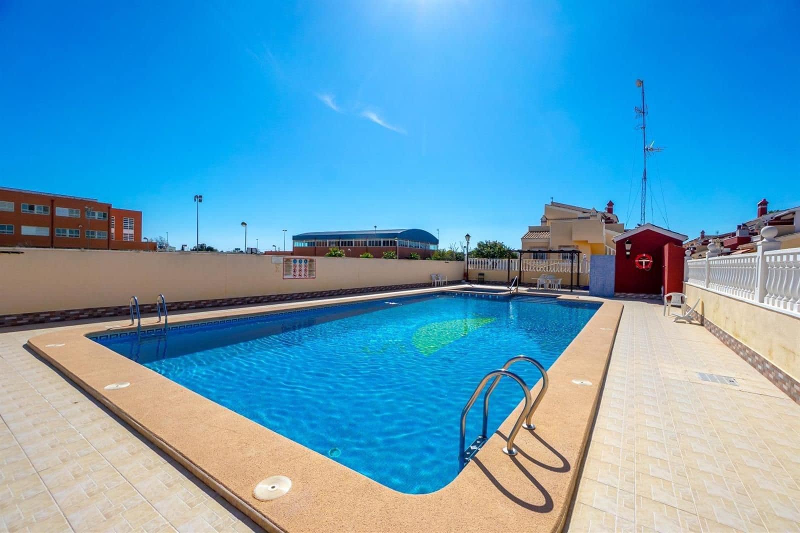 3 soverom Hus til salgs i Torrevieja med svømmebasseng garasje - € 219 000 (Ref: 9748260)