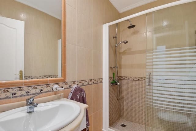 3 soverom Hus til salgs i El Chaparral - La Siesta - La Torreta, Torrevieja med svømmebasseng garasje - € 219 000 (Ref: 9748260)