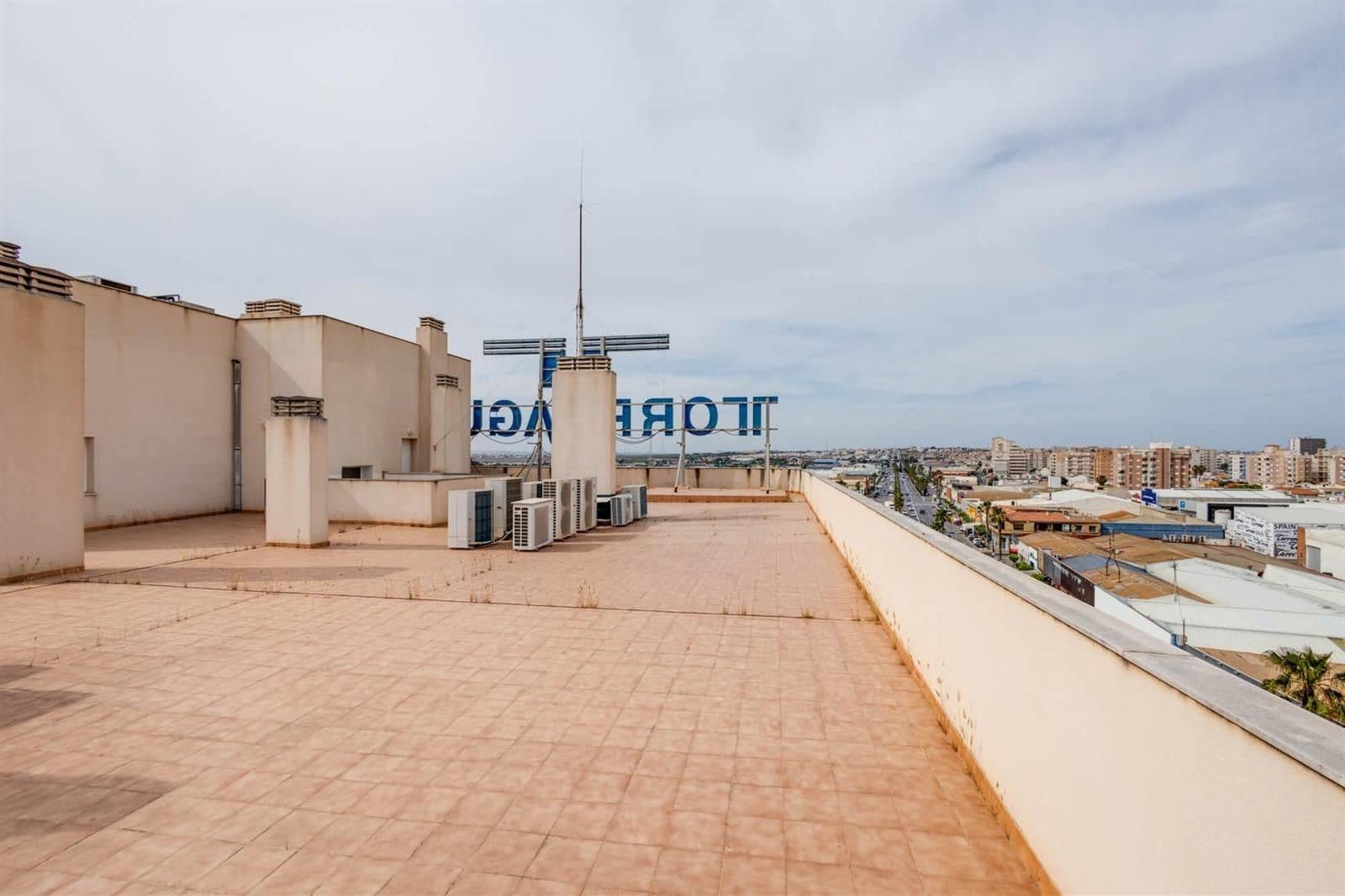 3 bedroom Flat for sale in Torrevieja with garage - € 199,900 (Ref: 9748261)