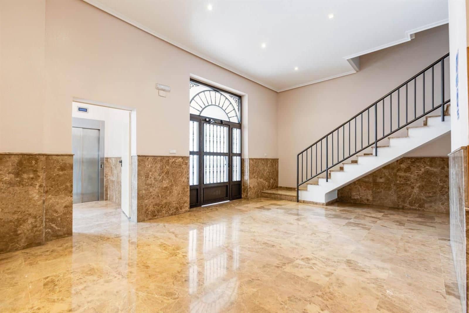 3 bedroom Flat for sale in Torrevieja with garage - € 199,900 (Ref: 9748261)