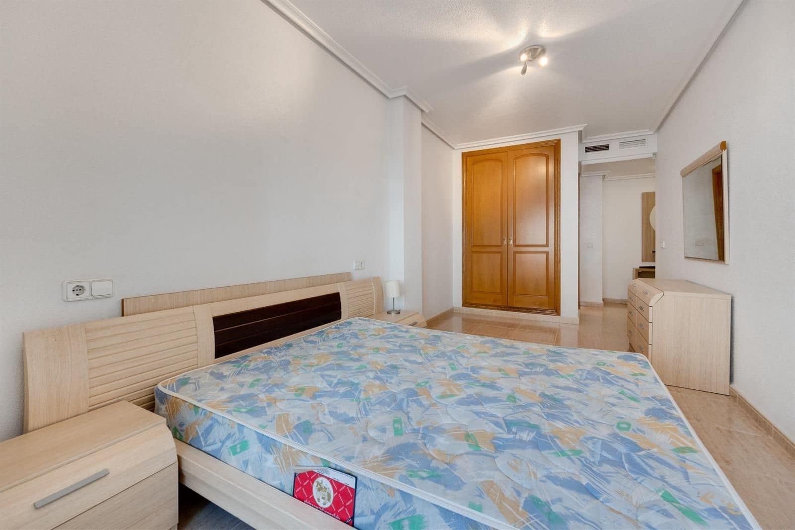 3 bedroom Flat for sale in Torrevieja with garage - € 199,900 (Ref: 9748261)