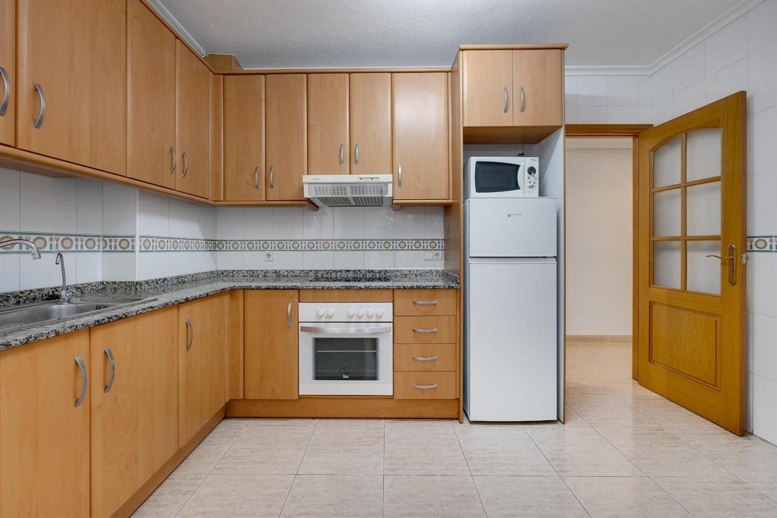 3 bedroom Flat for sale in Torrevieja with garage - € 199,900 (Ref: 9748261)