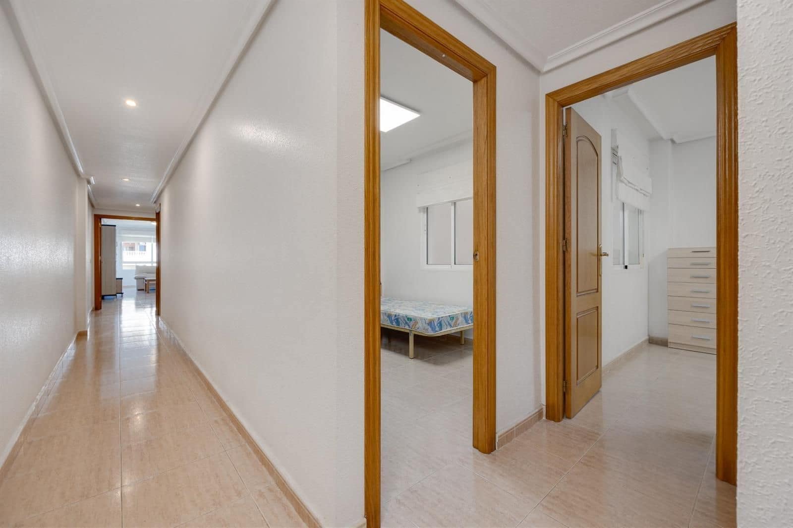 3 bedroom Flat for sale in Torrevieja with garage - € 199,900 (Ref: 9748261)