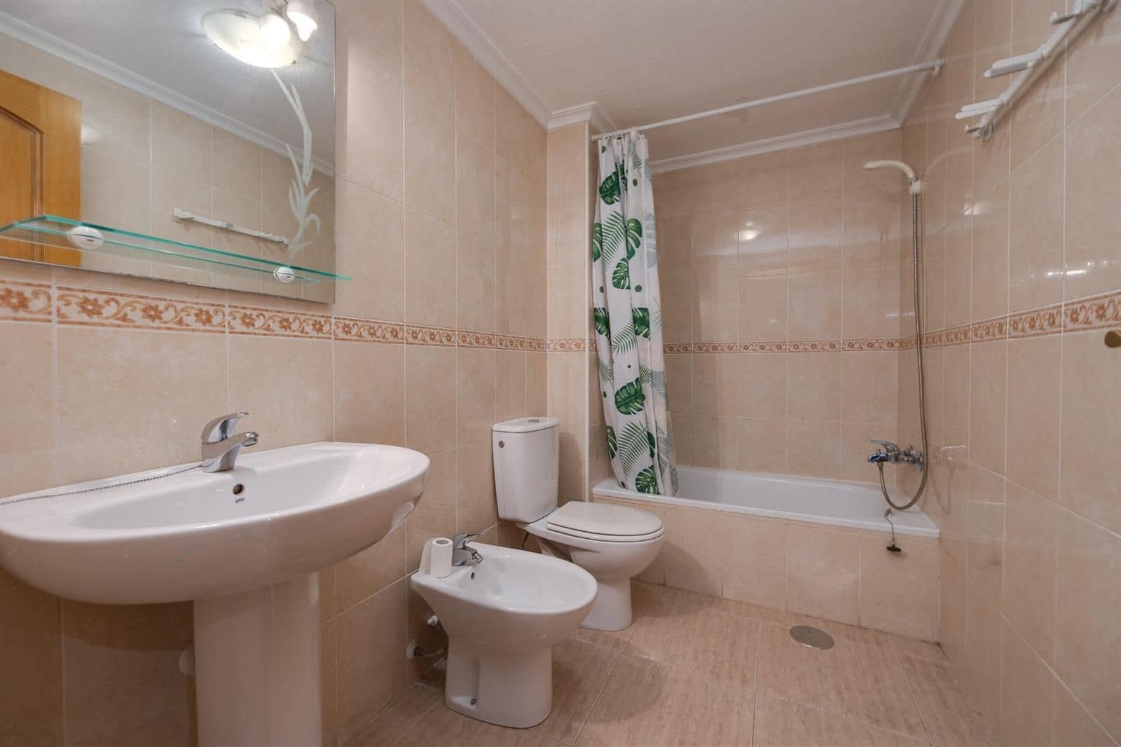 3 bedroom Flat for sale in Torrevieja with garage - € 199,900 (Ref: 9748261)