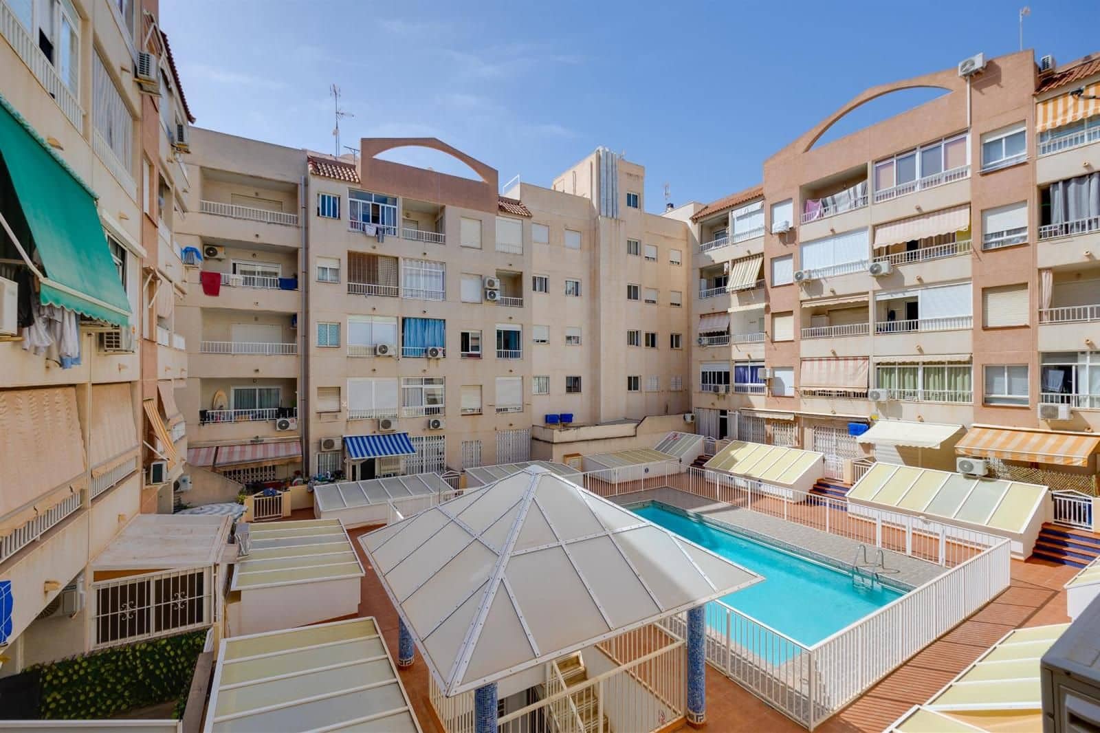1 slaapkamer Flat te koop in Torrevieja met zwembad - € 99.990 (Ref: 9771788)