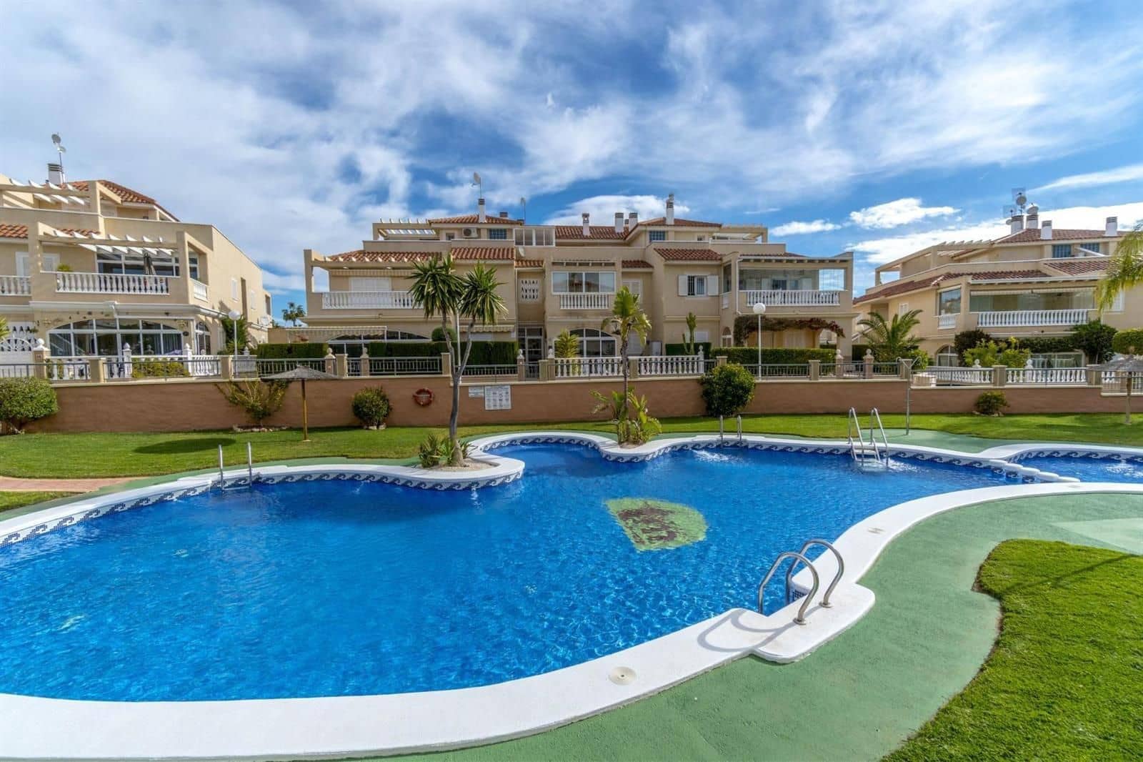 3 bedroom Townhouse for sale in Orihuela Costa with pool garage - € 309,000 (Ref: 9776835)
