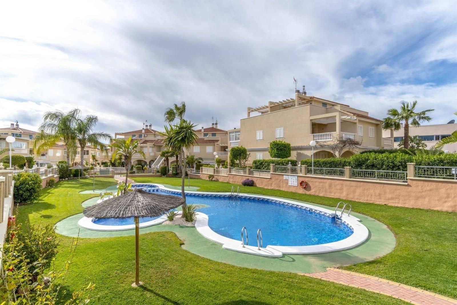 3 bedroom Townhouse for sale in Orihuela Costa with pool garage - € 309,000 (Ref: 9776835)