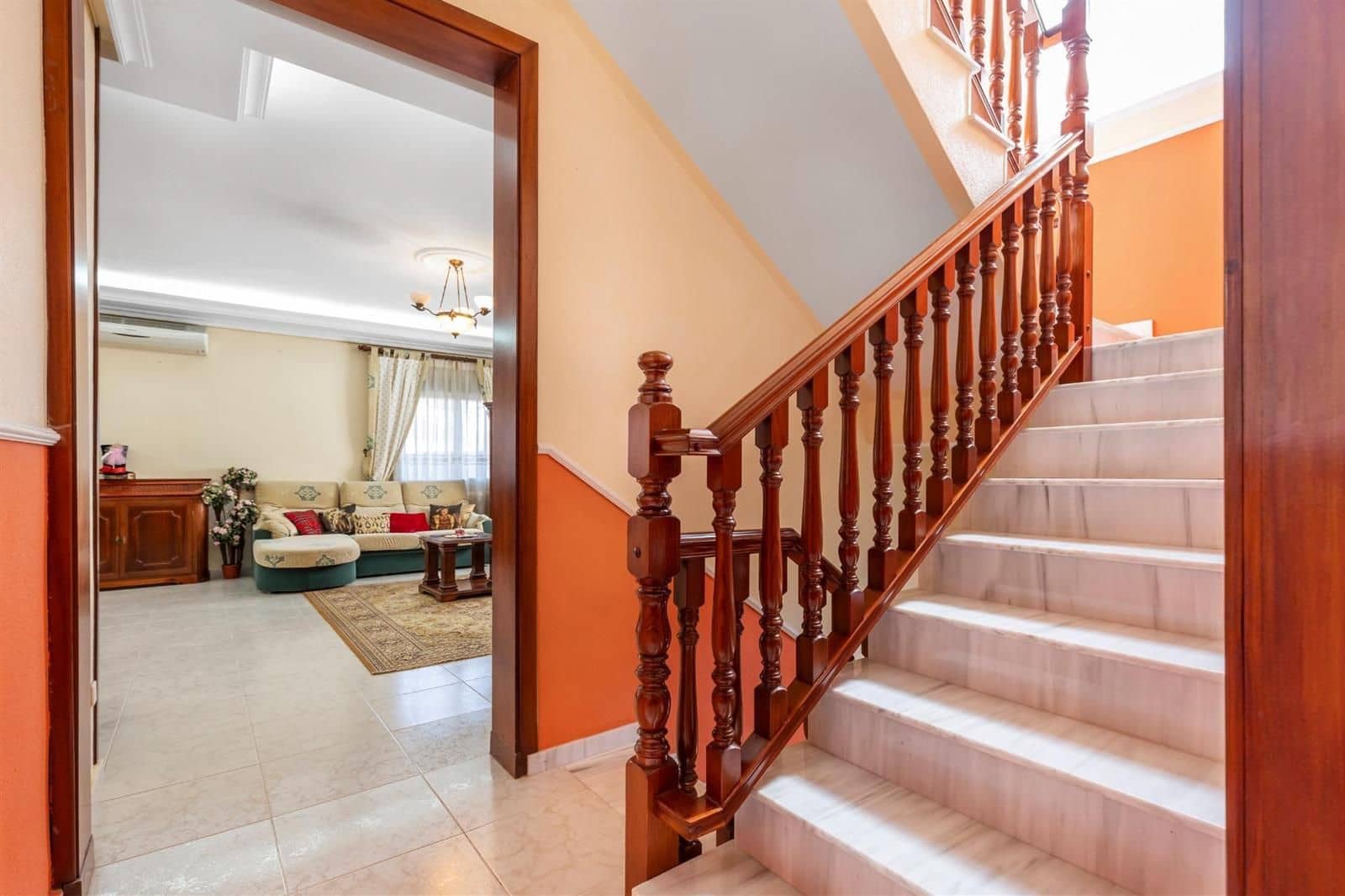 5 quarto Moradia para venda em Pueblo Bravo com piscina garagem - 599 000 € (Ref: 9782002)