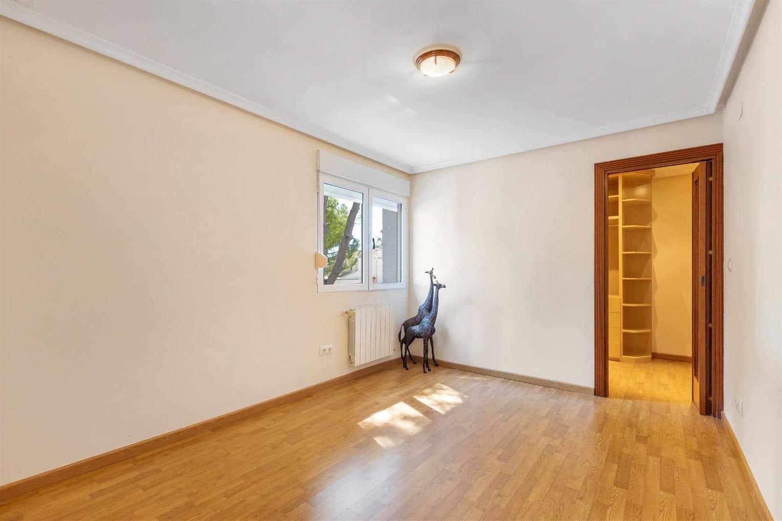 5 quarto Moradia para venda em Pueblo Bravo com piscina garagem - 599 000 € (Ref: 9782002)