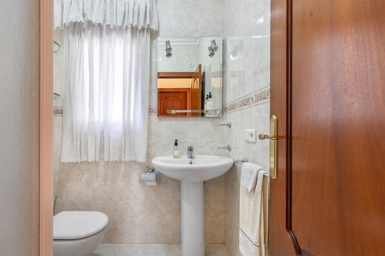 5 quarto Moradia para venda em Pueblo Bravo com piscina garagem - 599 000 € (Ref: 9782002)