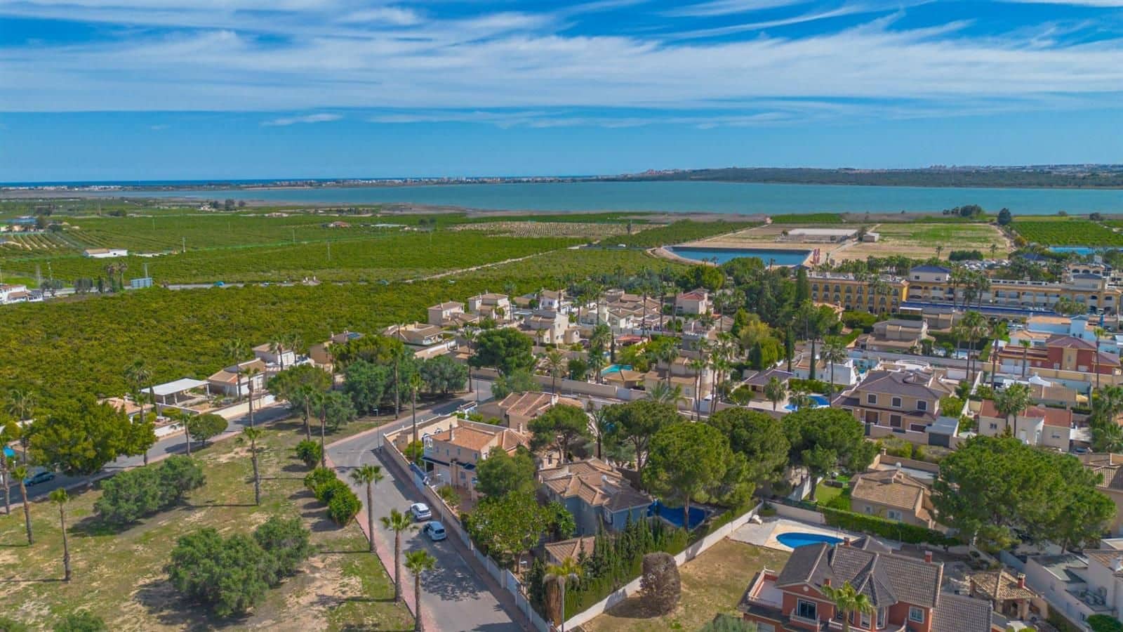 5 quarto Moradia para venda em Pueblo Bravo com piscina garagem - 599 000 € (Ref: 9782002)