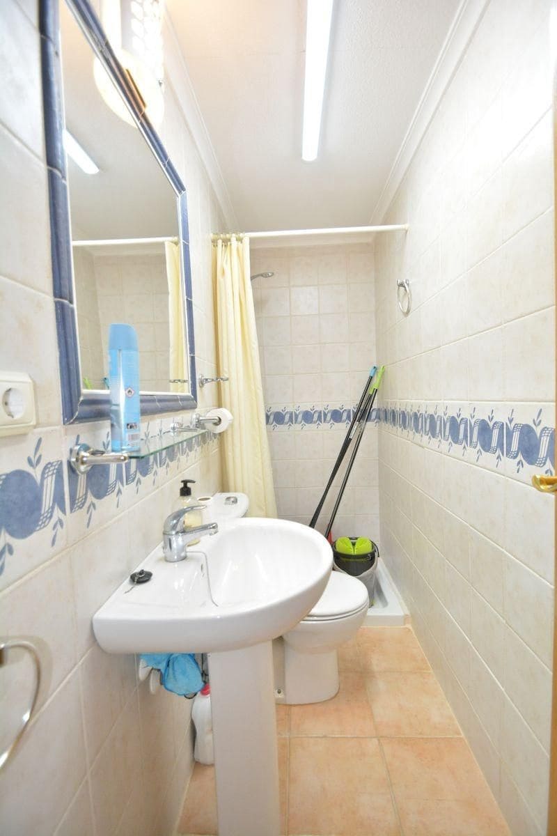 2 soveværelse Byhus til salg i Guardamar del Segura med garage - € 210.000 (Ref: 9782003)