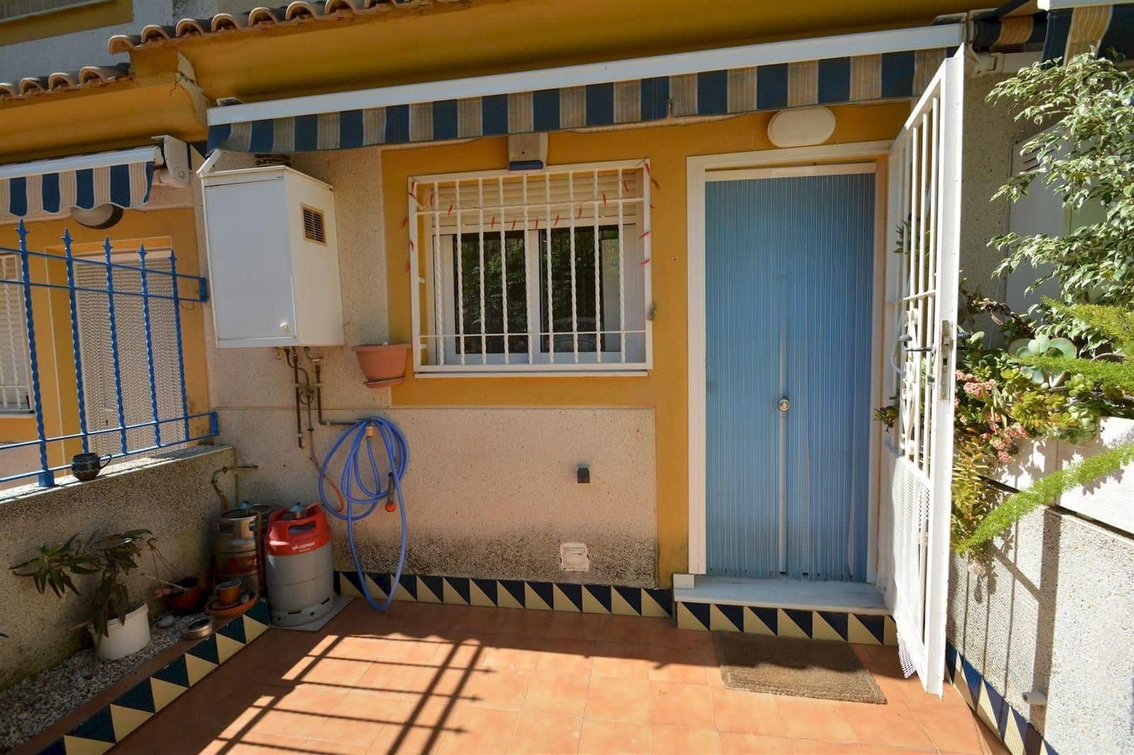 2 soveværelse Byhus til salg i Guardamar del Segura med garage - € 210.000 (Ref: 9782003)