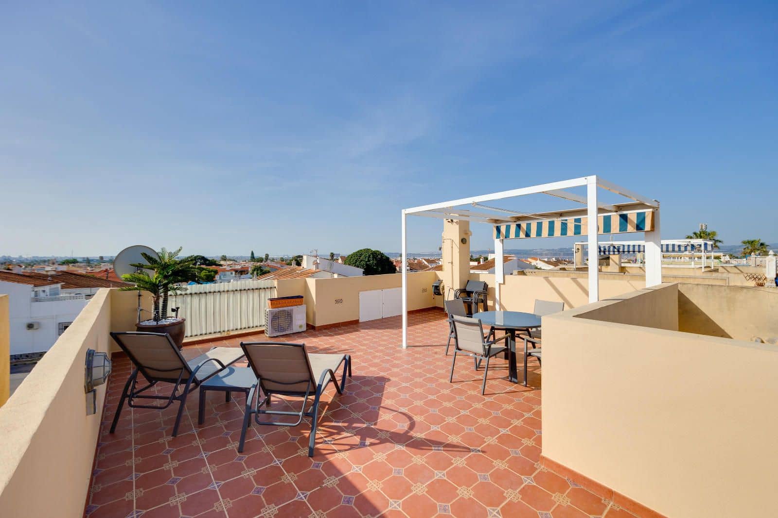 2 Zimmer Villa zu verkaufen in San Luis mit Pool - 149.969 € (Ref: 9795410)